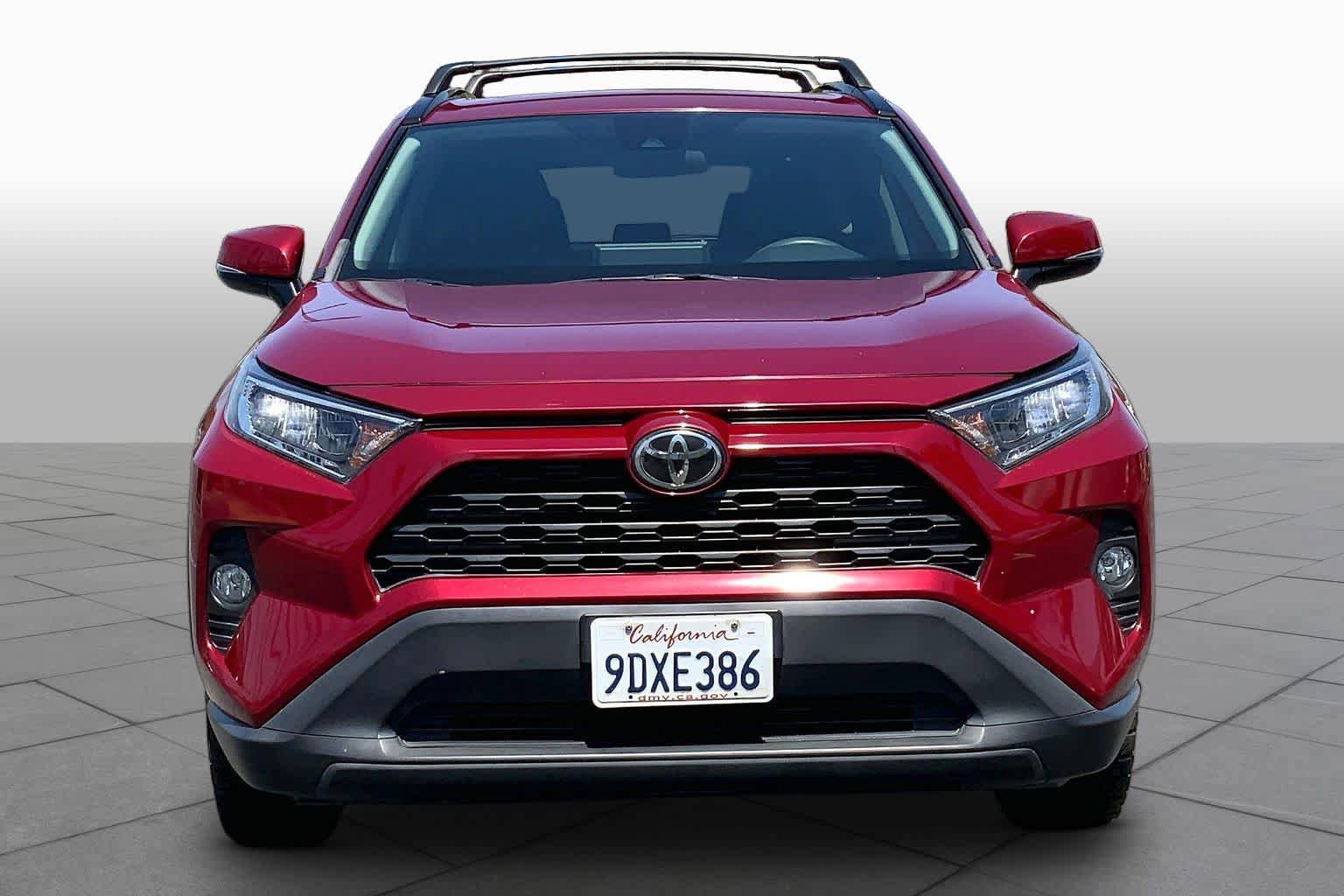 Used 2019 Toyota RAV4 XLE w/ Convenience Package FWD image 3