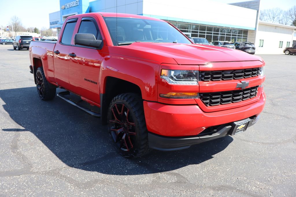 Used 2017 Chevrolet Silverado 1500 Custom w/ Custom Convenience Package image 2