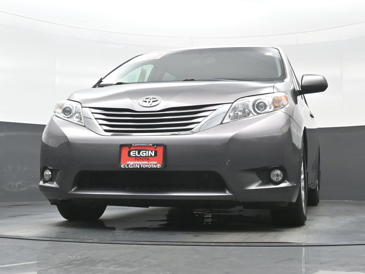 Used 2017 Toyota Sienna XLE w/ XLE Navigation Package FWD image 30