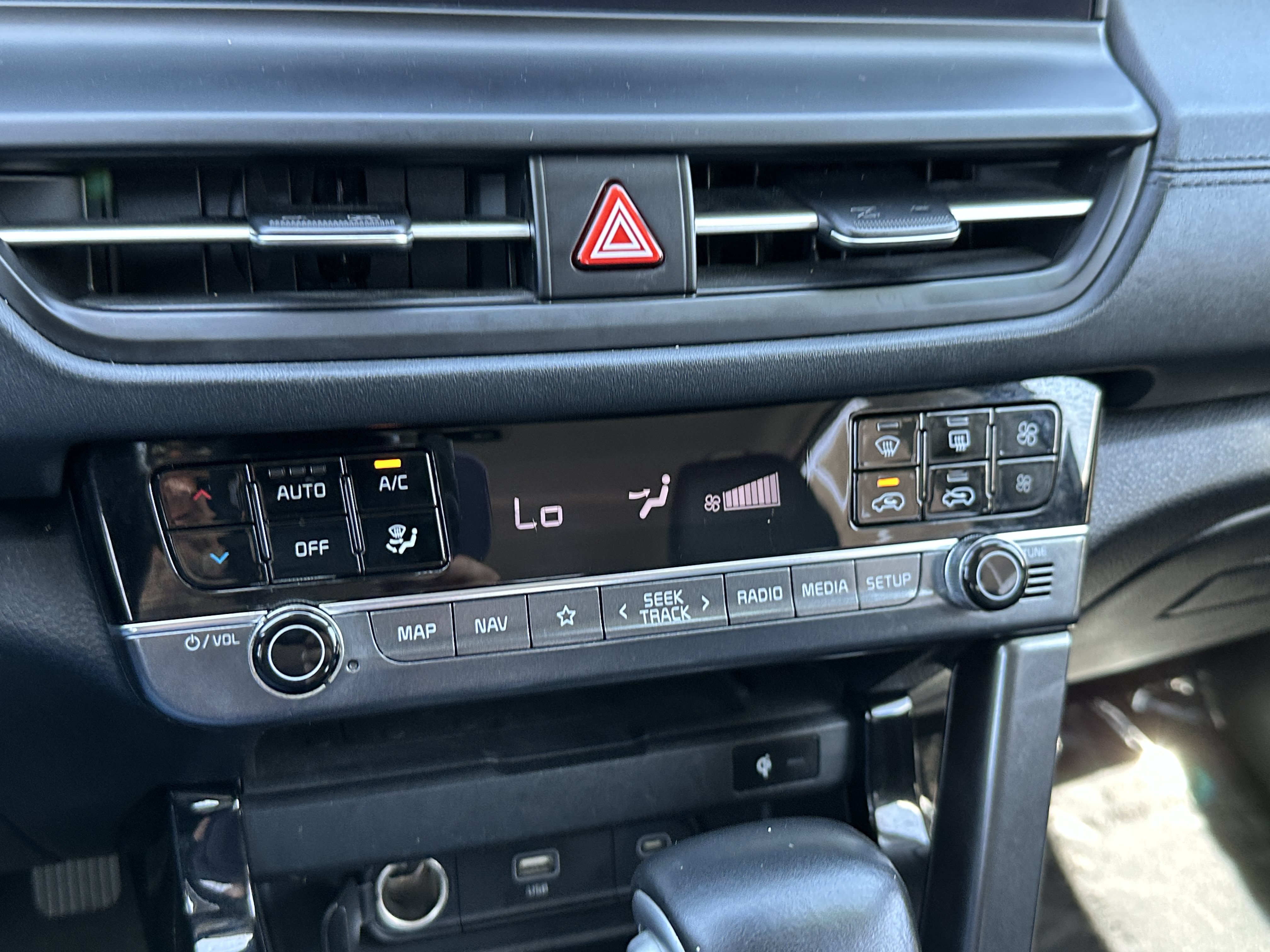 Certified 2024 Kia Seltos EX AWD/4WD image 28