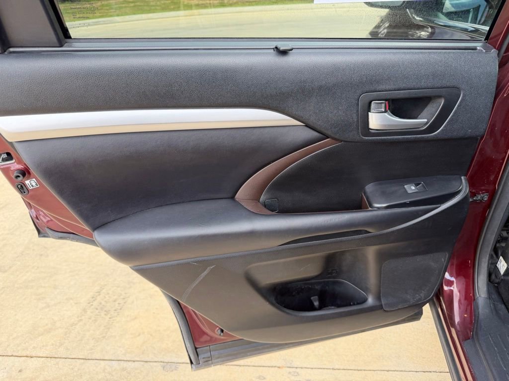 Used 2018 Toyota Highlander FWD V6 image 14