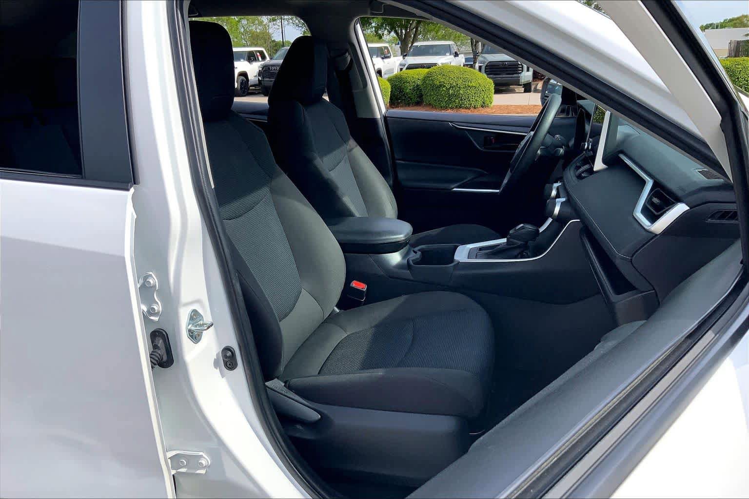 Used 2024 Toyota RAV4 LE FWD image 9