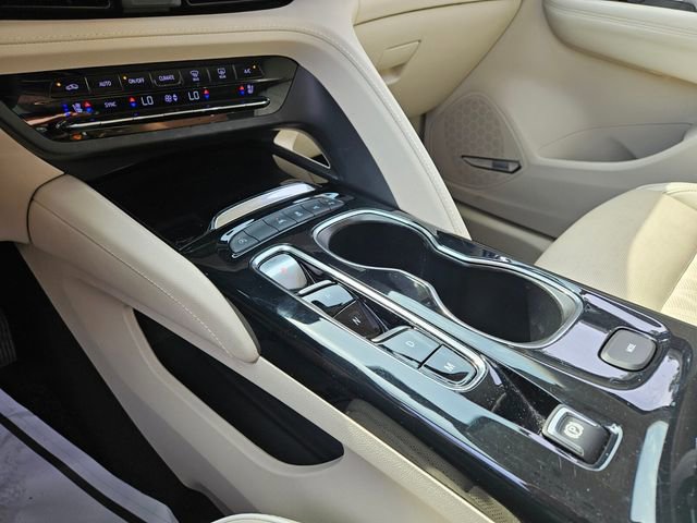 Used 2022 Buick Envision Avenir w/ Technology Package II image 24