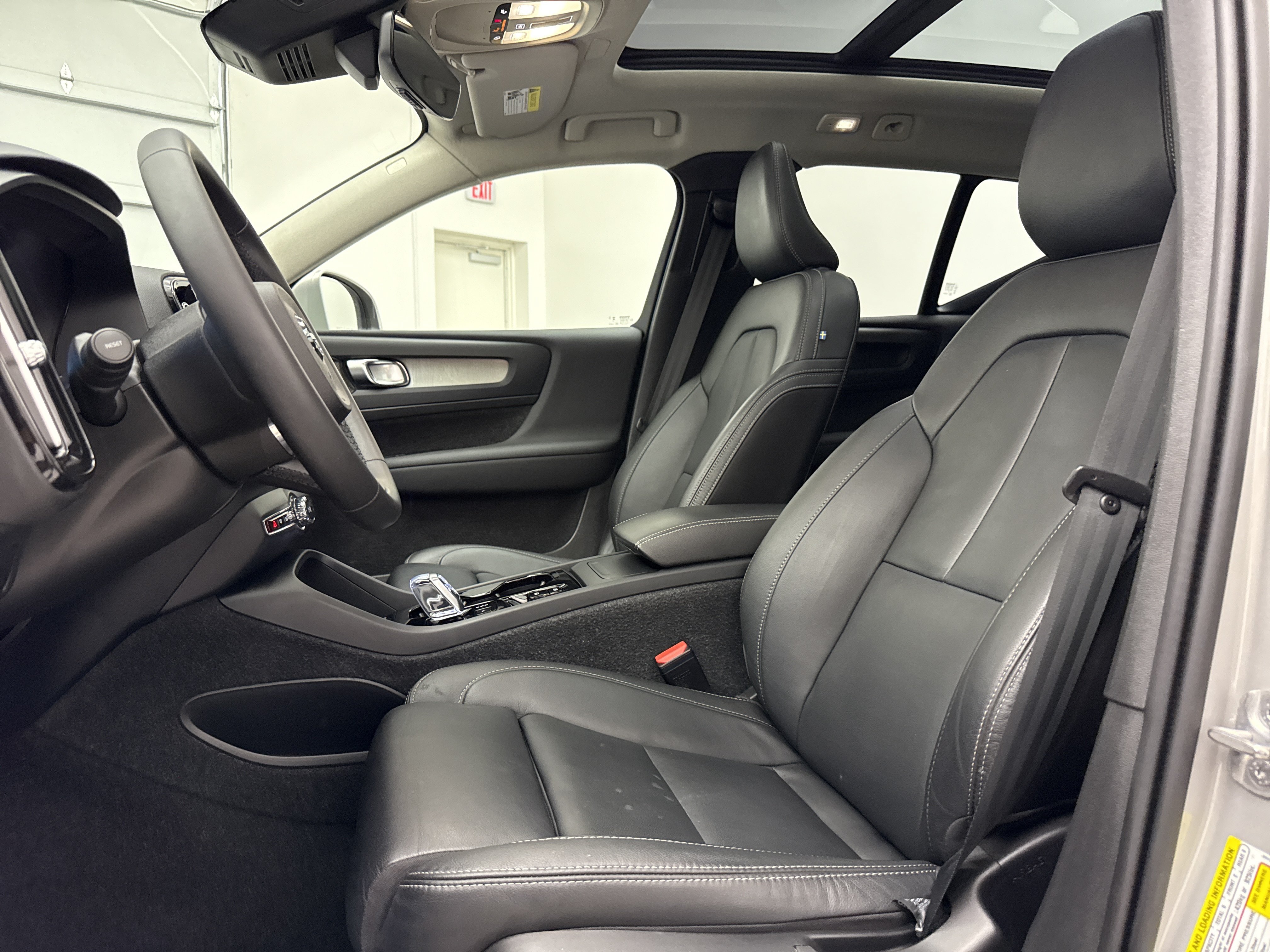 Certified 2024 Volvo XC40 B5 Plus AWD/4WD image 12