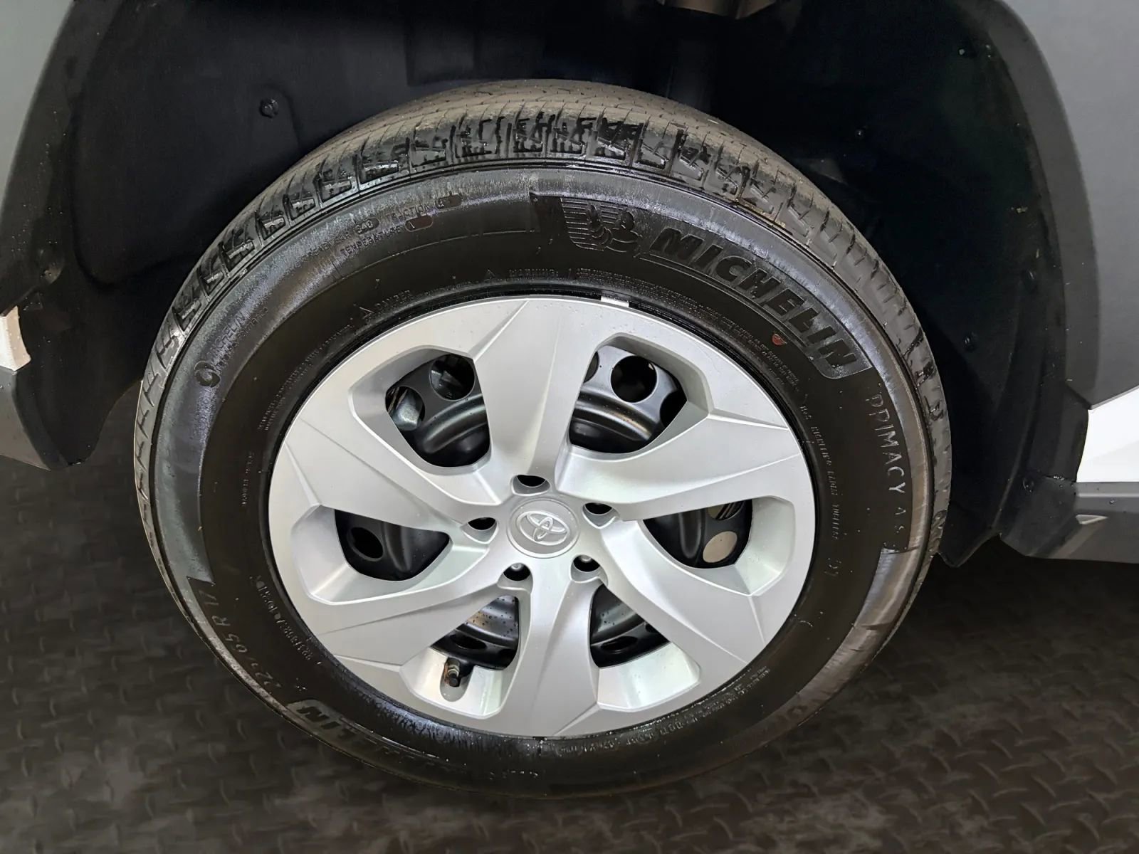 Used 2025 Toyota RAV4 LE image 34