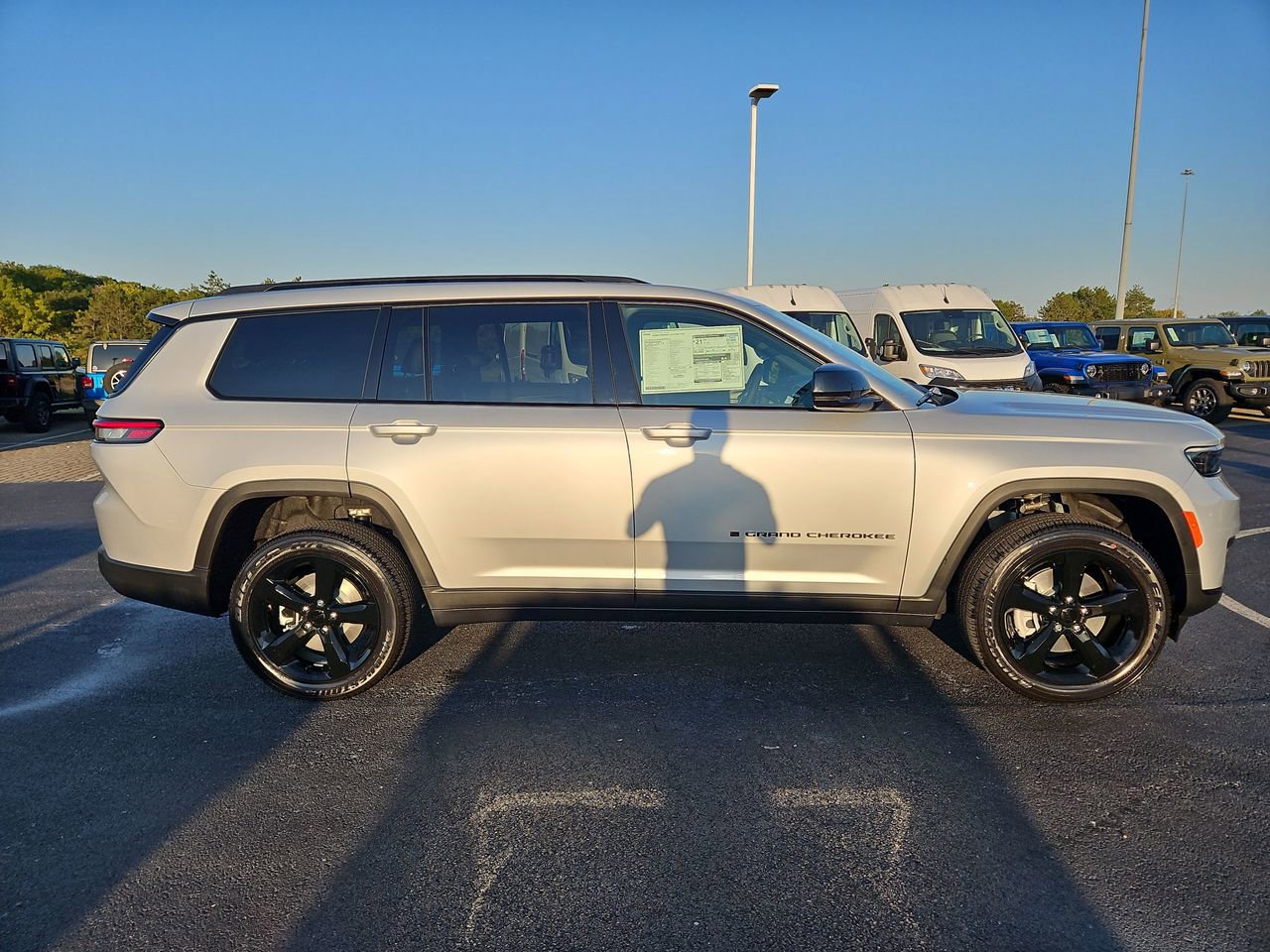 New 2025 Jeep Grand Cherokee L Altitude image 8