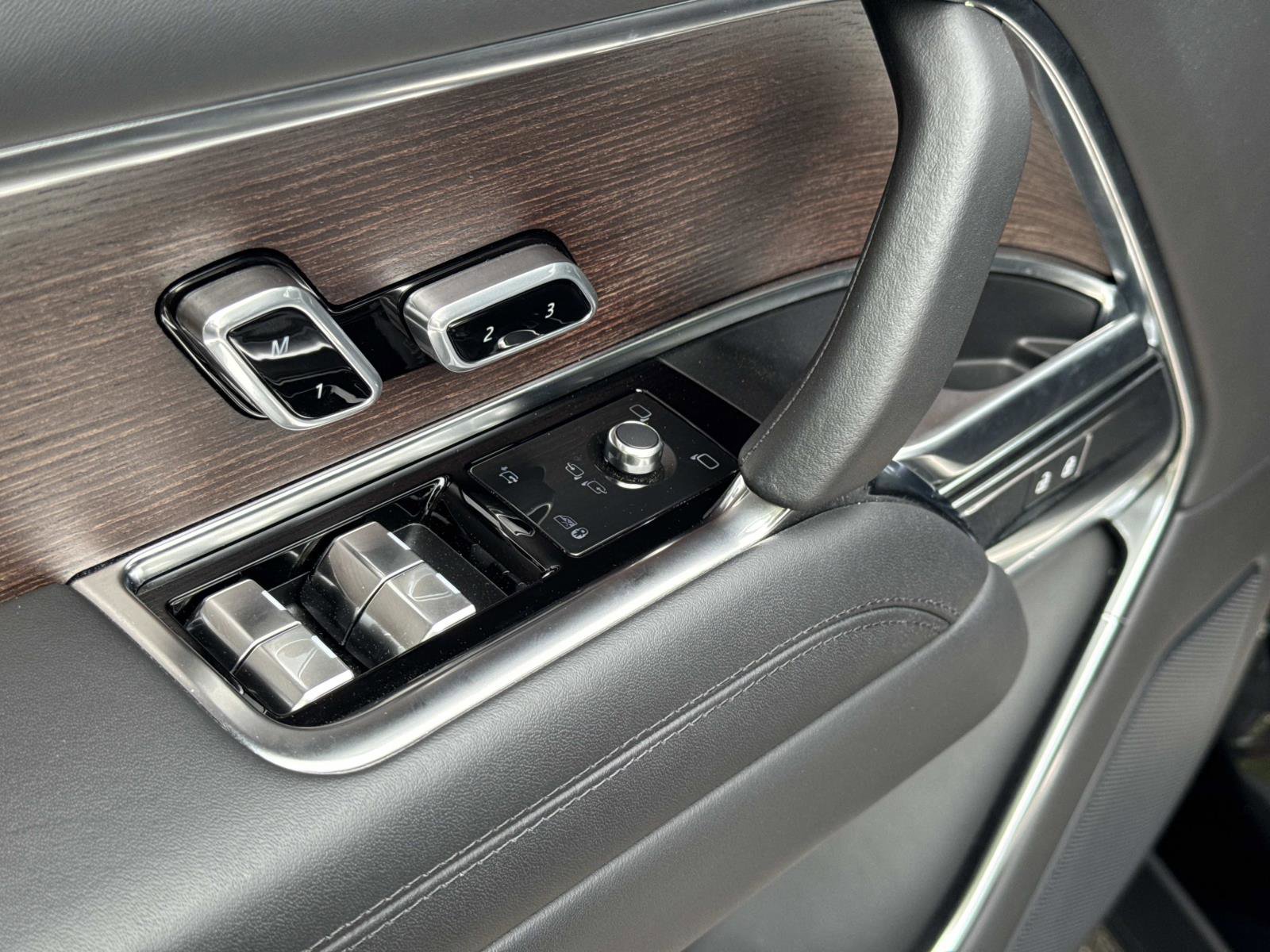 Used 2023 Land Rover Range Rover SE image 20