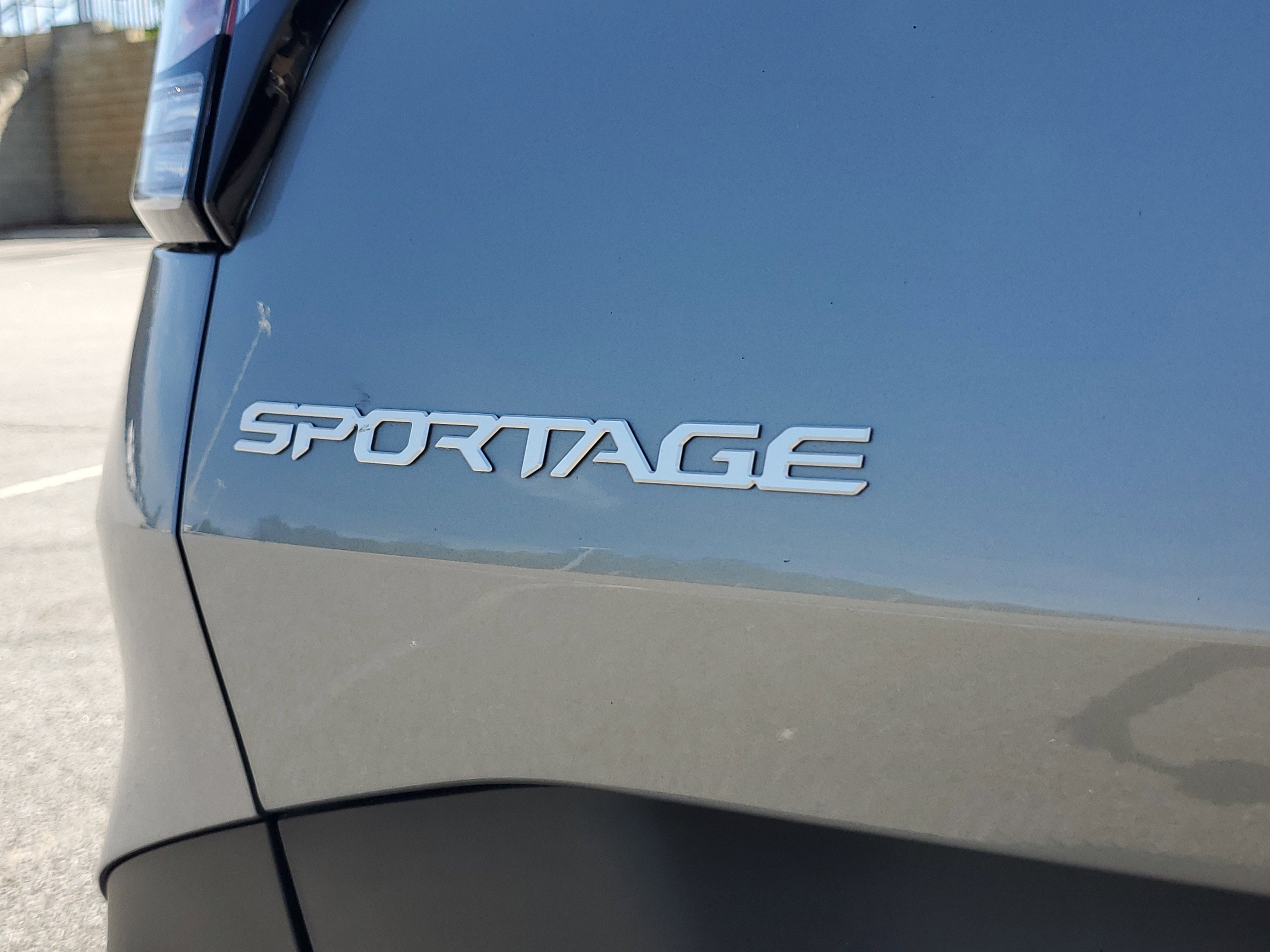 Used 2025 Kia Sportage LX image 8