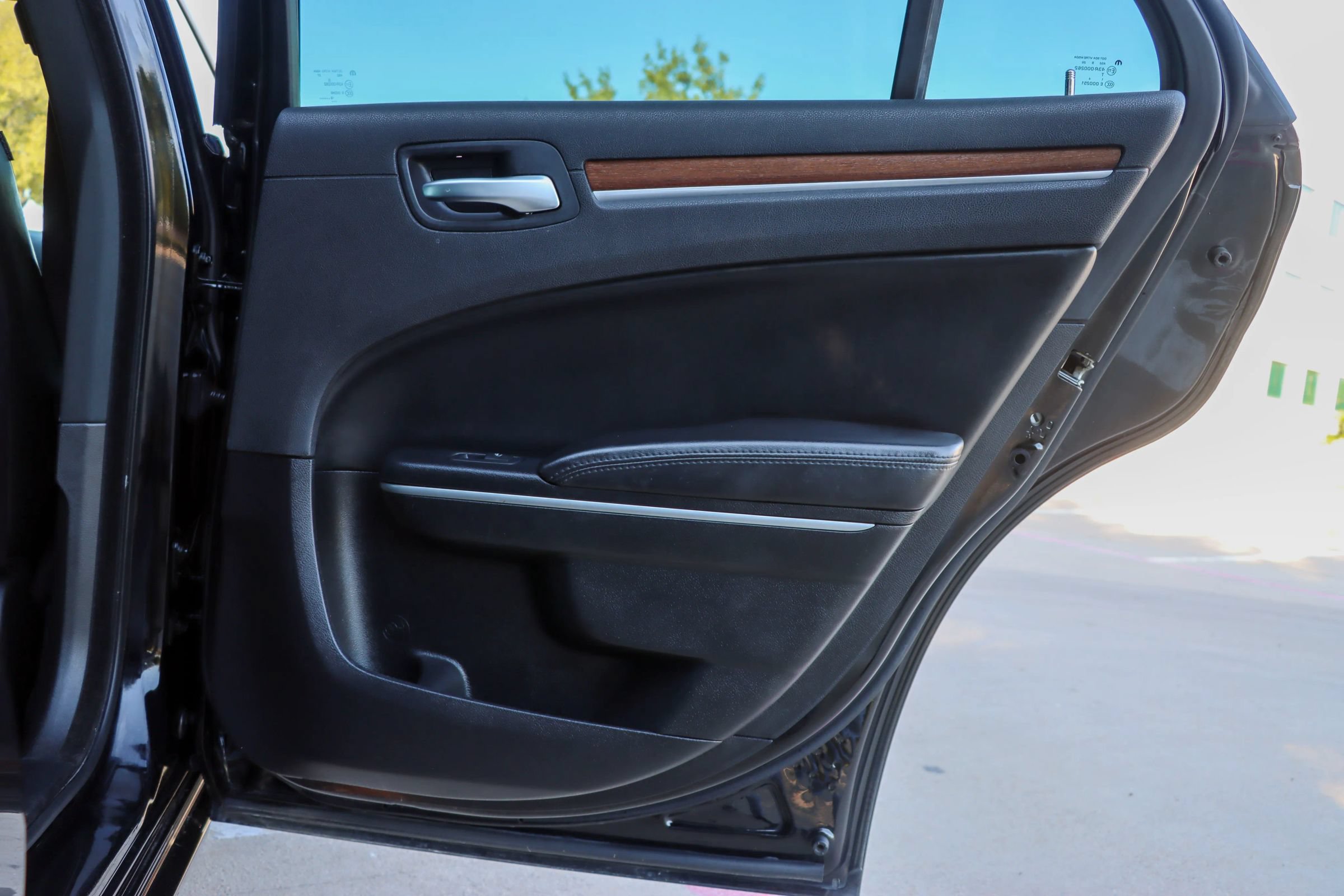 Used 2019 Chrysler 300 C RWD image 10
