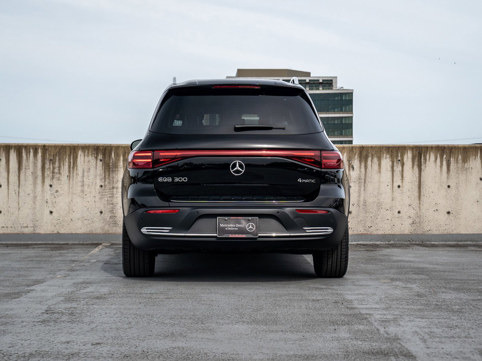 Used 2025 Mercedes-Benz EQB 300 4MATIC image 5