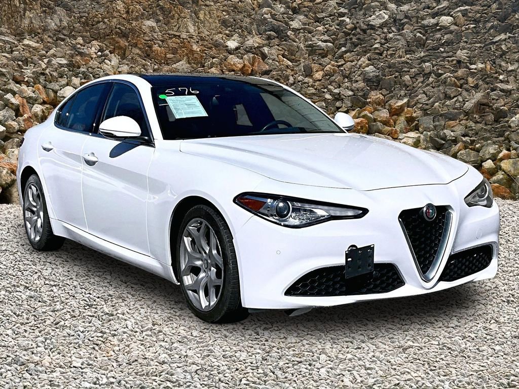Used 2019 Alfa Romeo Giulia Ti image 10