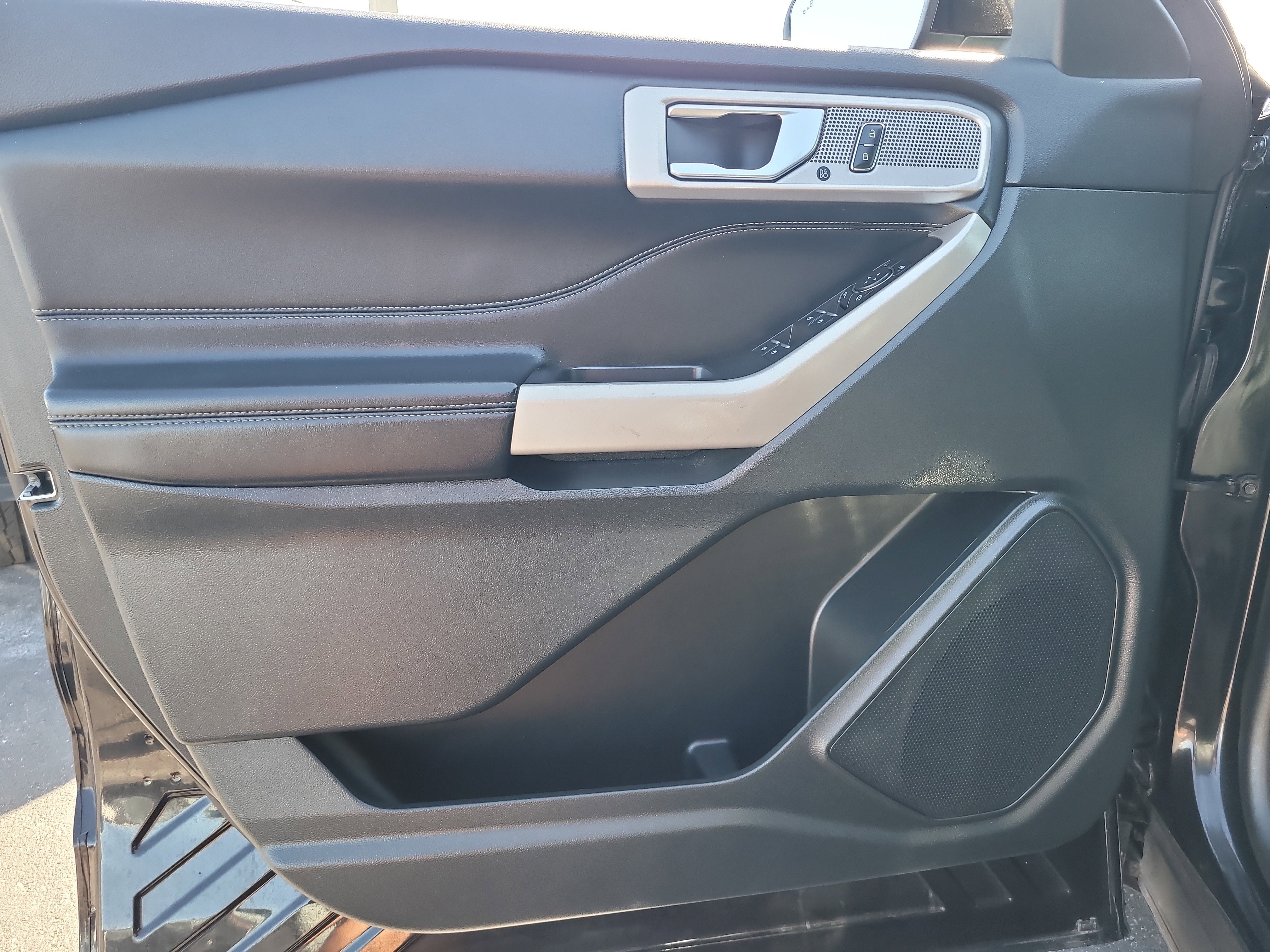 Used 2024 Ford Explorer Limited image 15