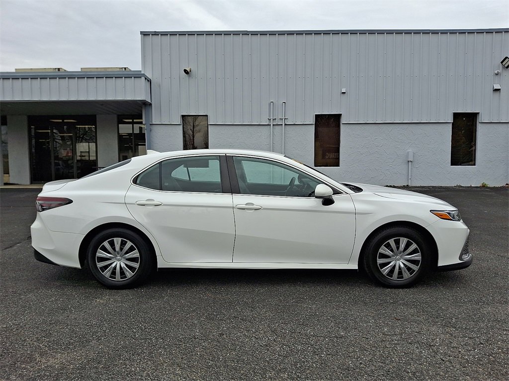Used 2022 Toyota Camry LE image 7