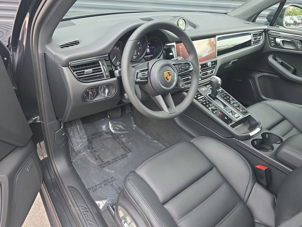 New 2026 Porsche Macan image 4