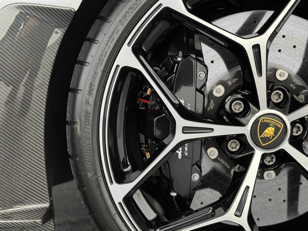 Used 2025 Lamborghini Revuelto image 46