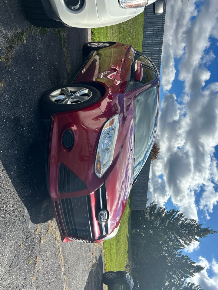 Used 2013 Ford Focus SE w/ SE Winter Pkg image 2