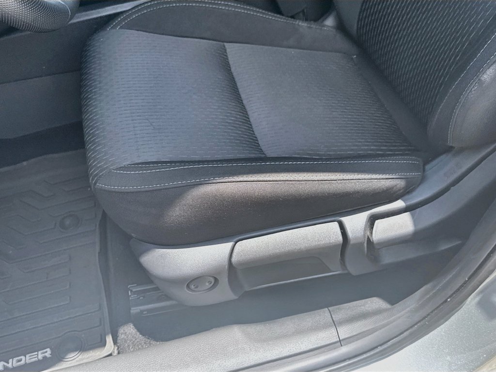 Used 2025 Mitsubishi Outlander ES FWD image 21