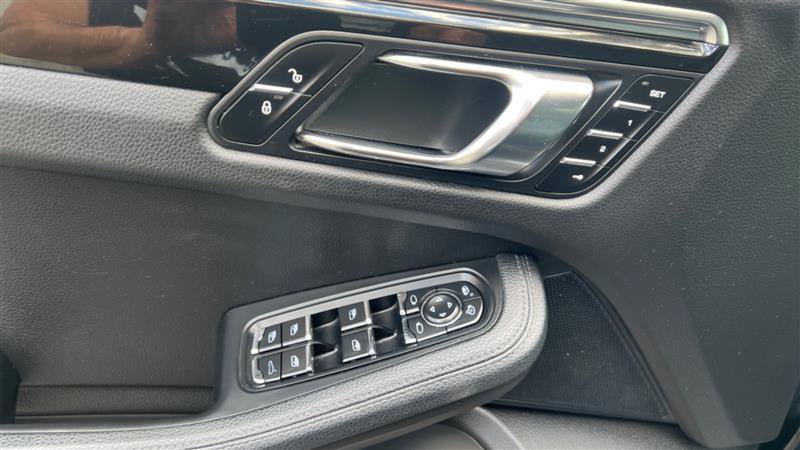 Used 2016 Porsche Macan S AWD/4WD image 45