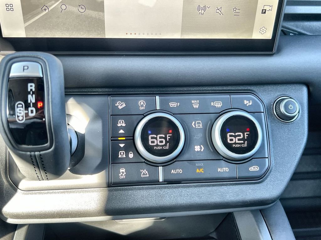 Used 2025 Land Rover Defender 110 S image 27