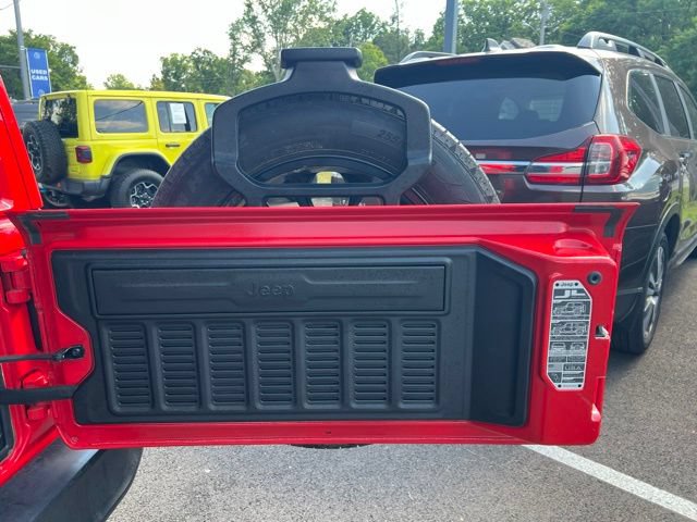 Used 2025 Jeep Wrangler Unlimited Sahara AWD/4WD image 23