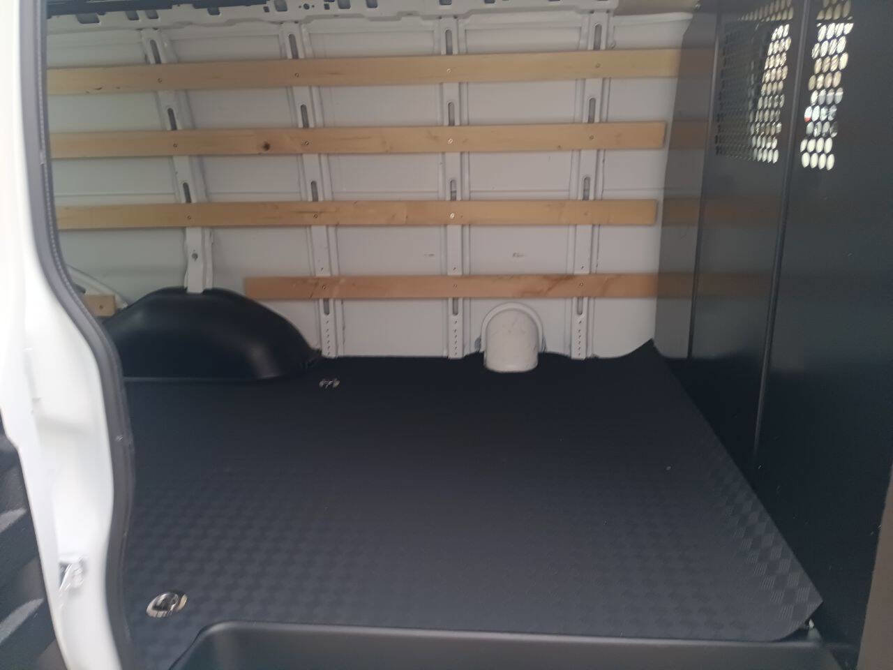 Used 2024 GMC Savana 2500 w/ Driver Convenience Package image 12