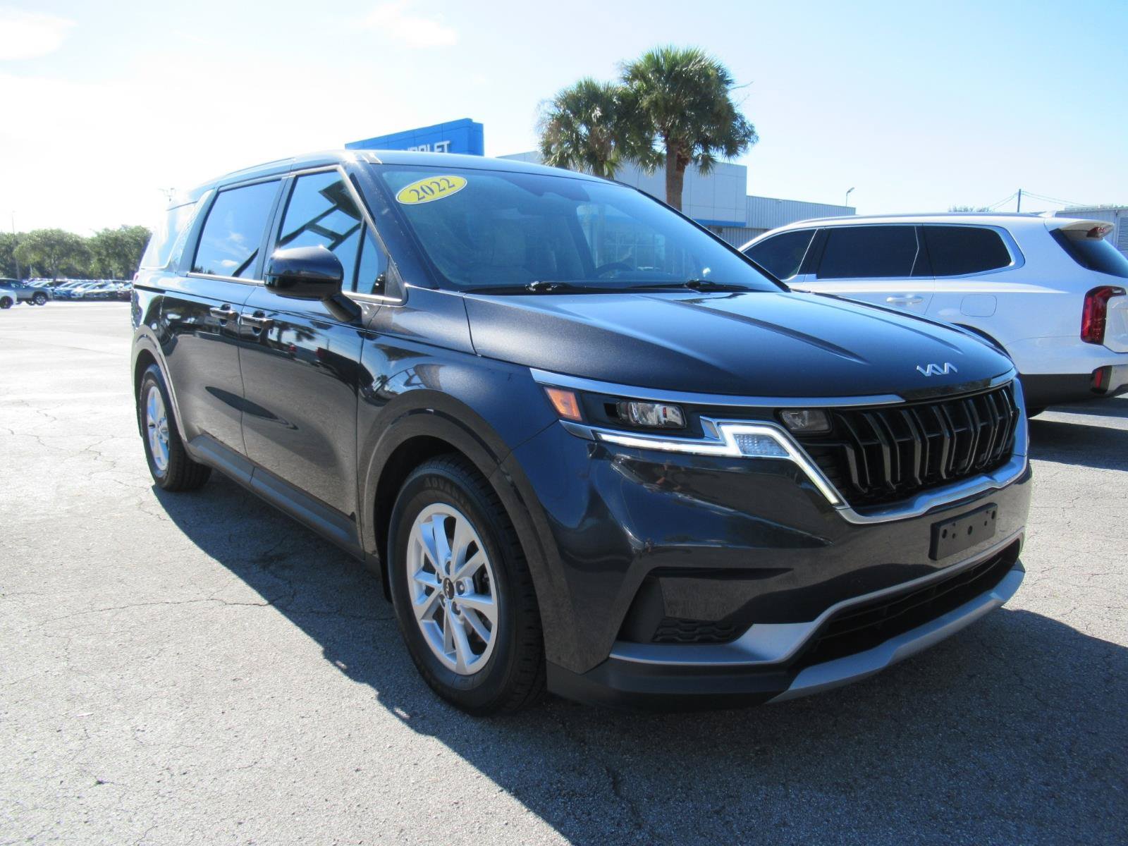 Used 2022 Kia Carnival LX FWD image 4