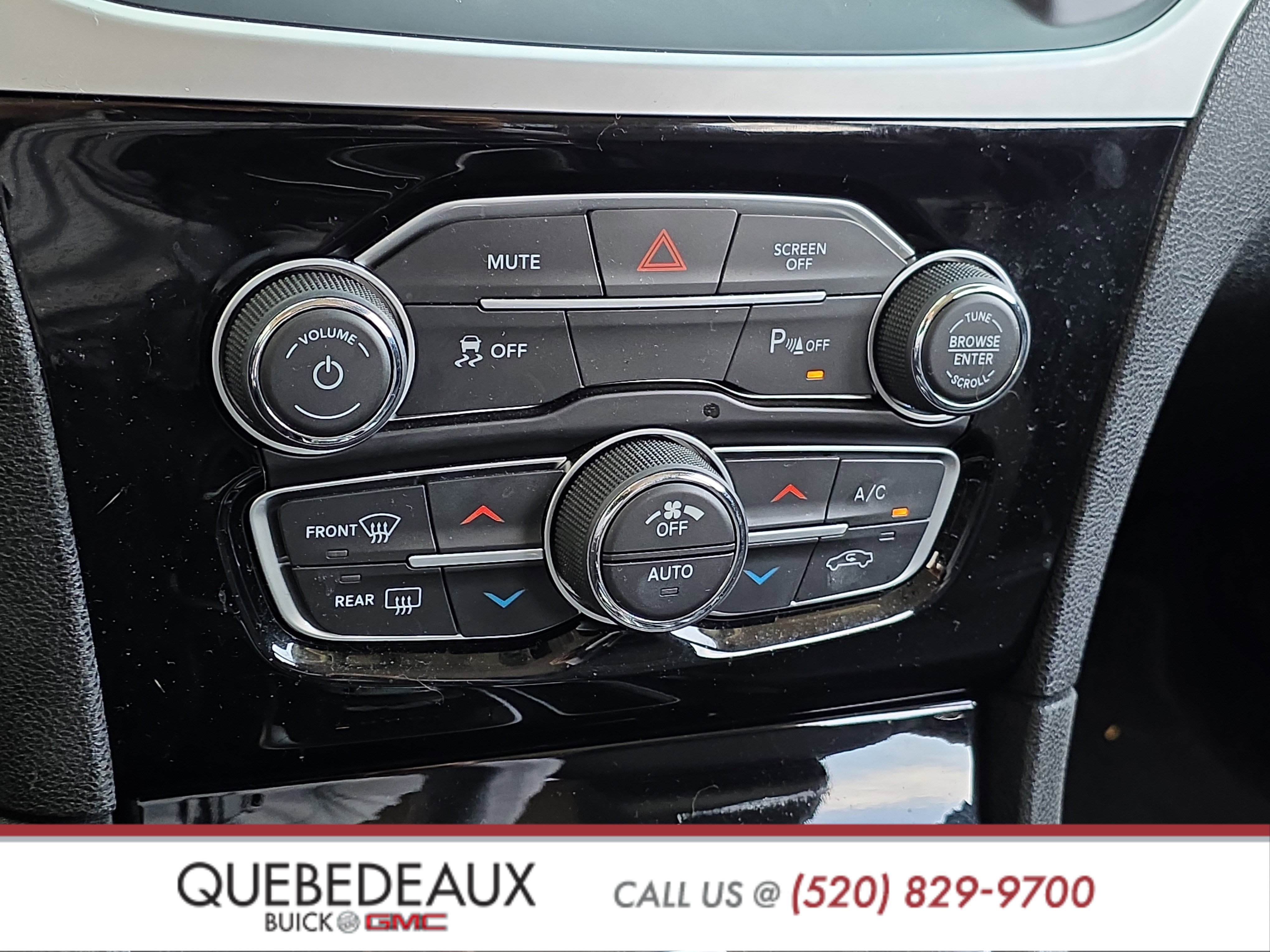 Used 2023 Chrysler 300 Touring L image 18