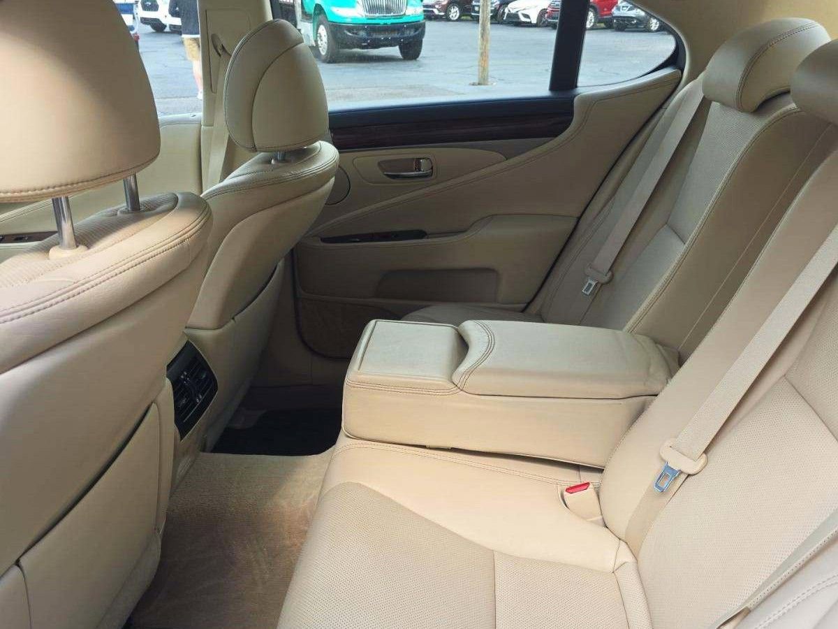 Used 2014 Lexus LS 460 w/ Comfort Package RWD image 7