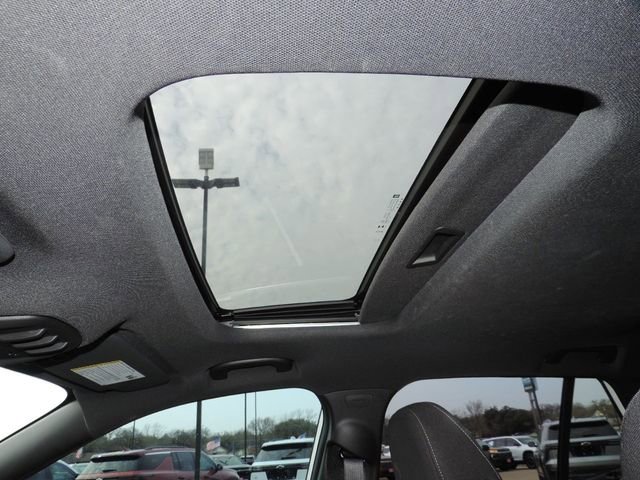 Used 2024 Chevrolet Trax RS w/ Sunroof Package image 19