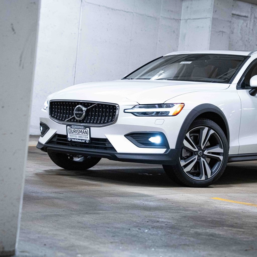 New 2026 Volvo V60 B5 Cross Country Plus w/ Protection Package Premier AWD/4WD image 2