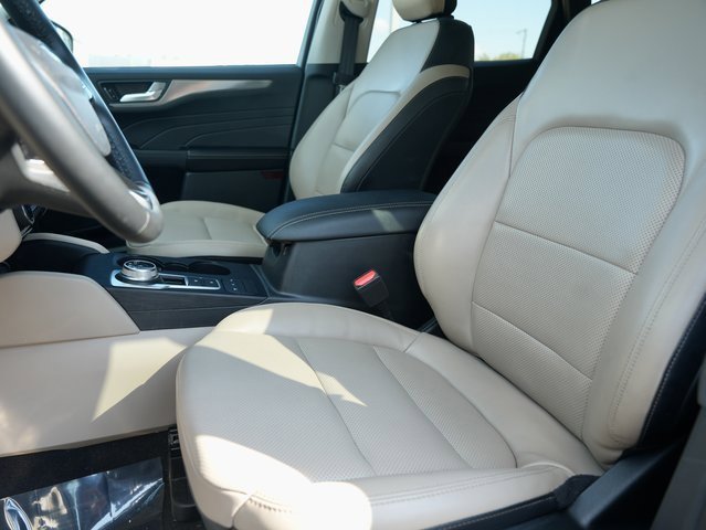 Used 2022 Ford Escape Titanium image 14