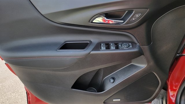 Used 2022 Chevrolet Equinox RS w/ RS Leather Package image 19