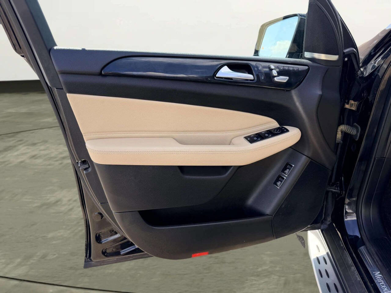 Used 2017 Mercedes-Benz GLS 450 4MATIC image 18