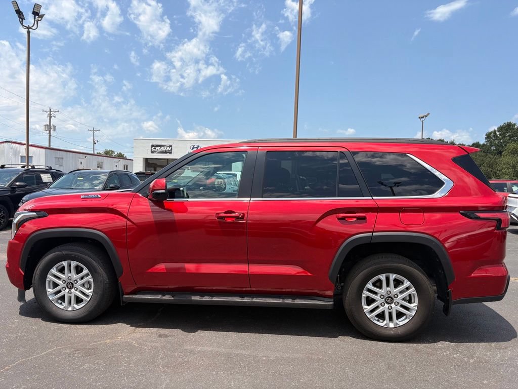 Used 2025 Toyota Sequoia SR5 AWD/4WD image 4