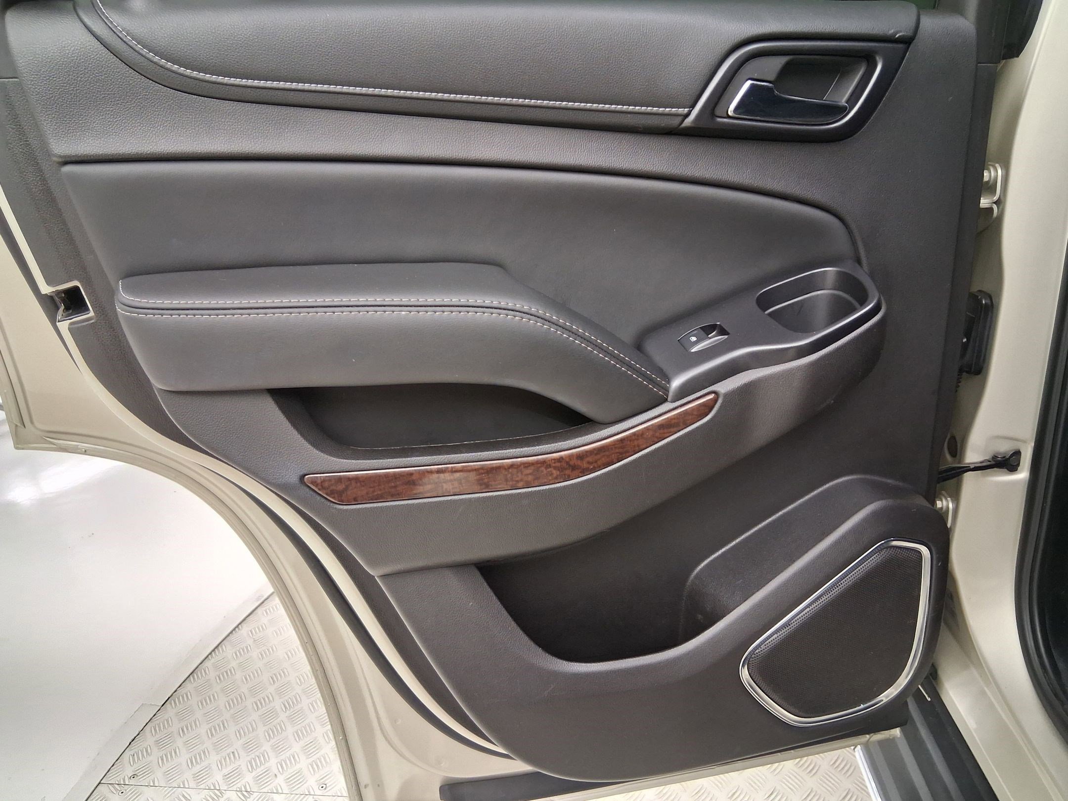 Used 2016 GMC Yukon SLT w/ Open Road Package image 29