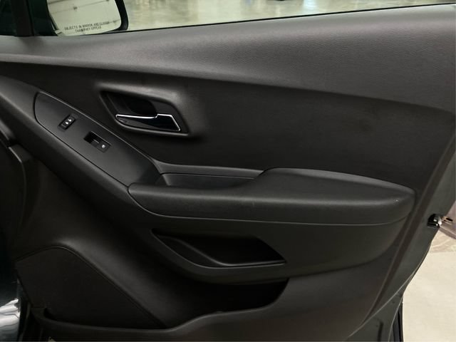 Used 2017 Chevrolet Trax LT w/ LT Convenience Package AWD/4WD image 25
