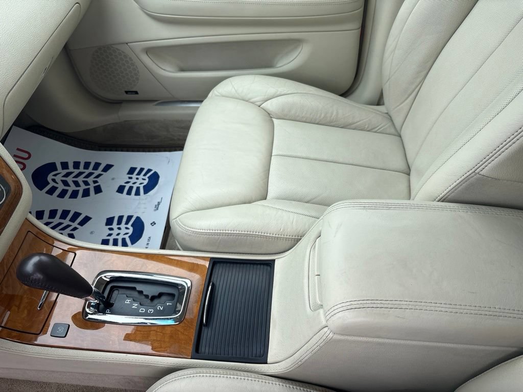 Used 2011 Cadillac DTS Platinum FWD image 26