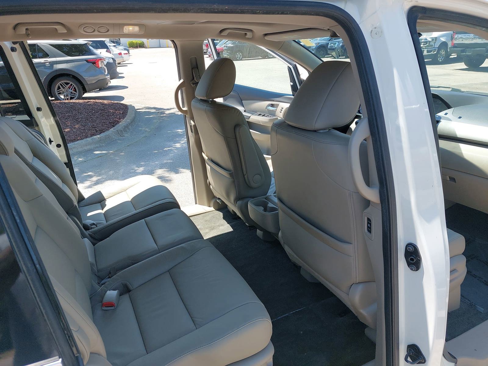 Used 2016 Honda Odyssey Touring Elite image 11