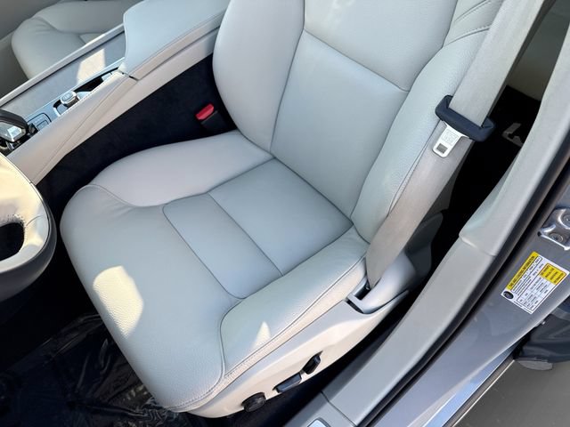 Certified 2025 Volvo XC90 T8 Plus AWD/4WD image 17