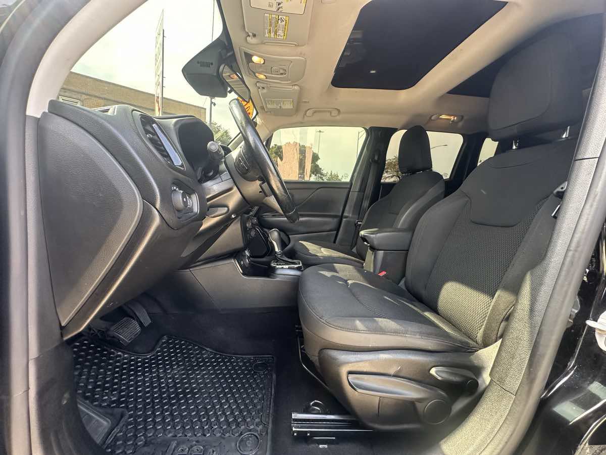 Used 2019 Jeep Renegade Altitude w/ Quick Order Package 2XM AWD/4WD image 11