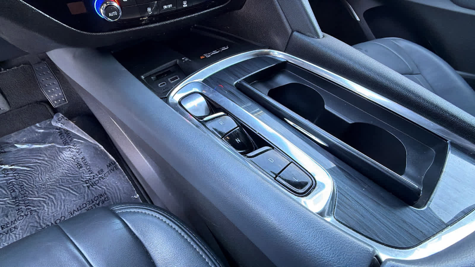 Used 2022 Buick Enclave Essence image 13