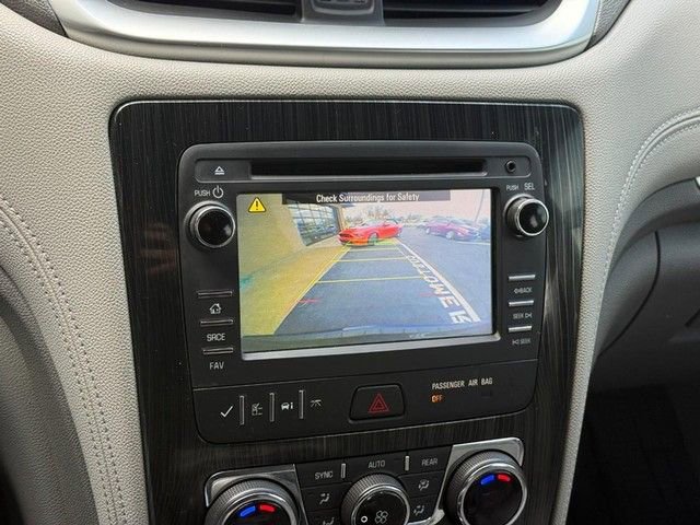 Used 2017 Chevrolet Traverse LT image 21