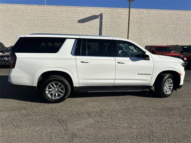 Used 2023 Chevrolet Suburban LT image 3