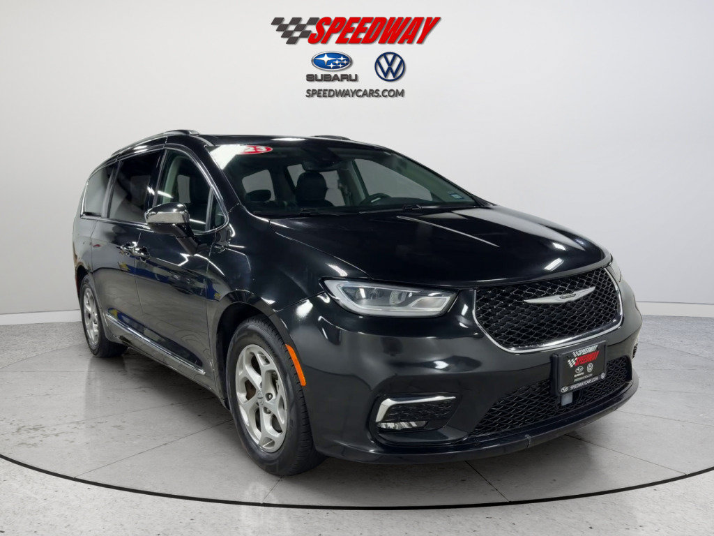 Used 2023 Chrysler Pacifica Limited FWD image 2