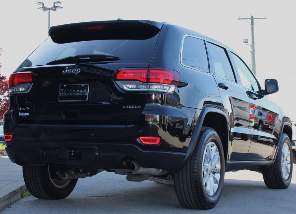 Used 2022 Jeep Grand Cherokee Laredo E AWD/4WD image 9