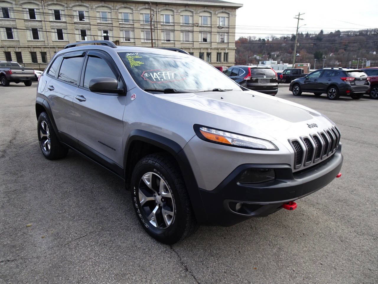 Used 2017 Jeep Cherokee Trailhawk image 4