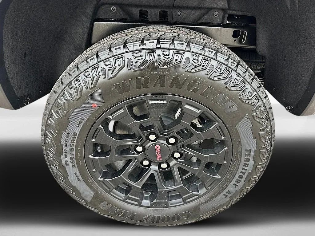 New 2026 GMC Canyon Elevation w/ LPO, Black Badging Package image 31