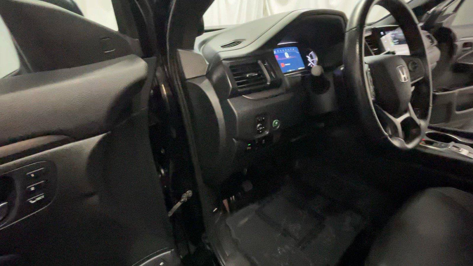 Certified 2025 Honda Passport EX-L image 32