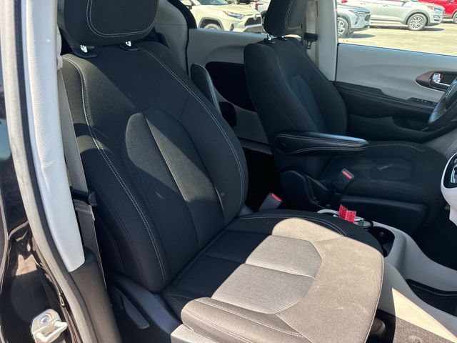 Used 2023 Chrysler Voyager LX FWD image 25