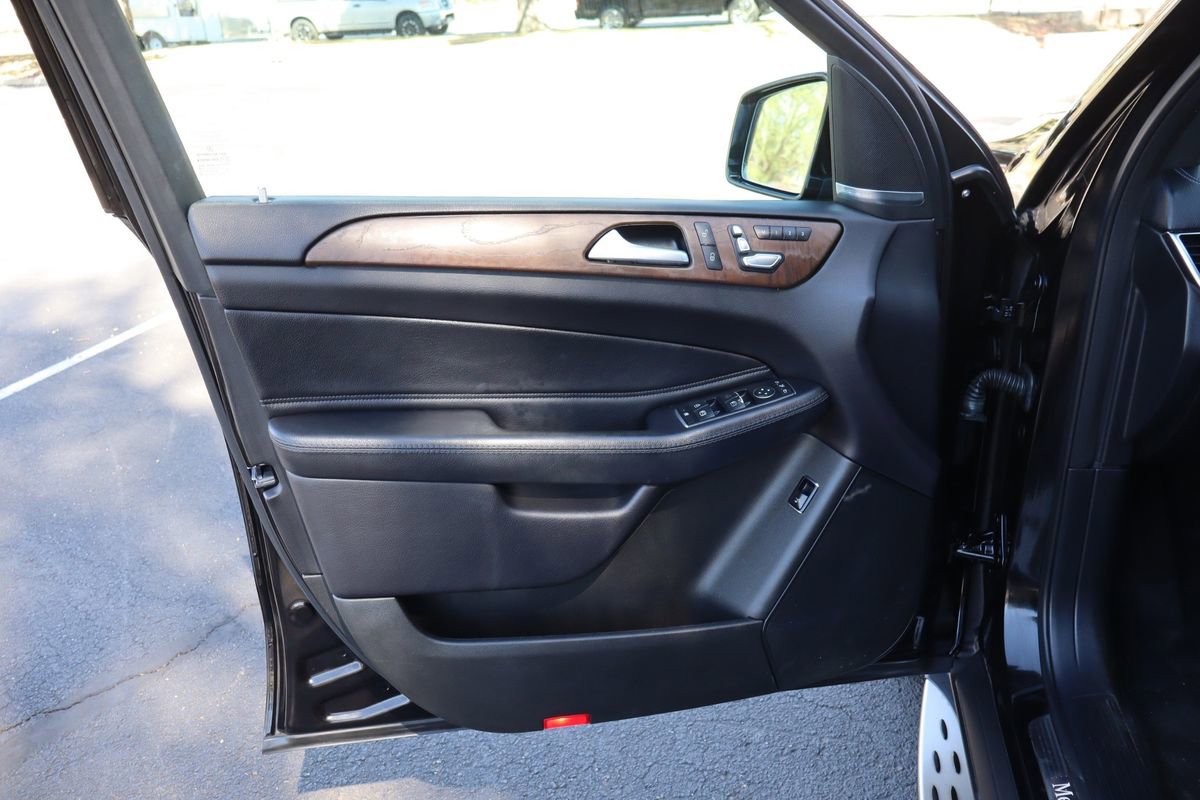 Used 2017 Mercedes-Benz GLS 450 4MATIC image 25